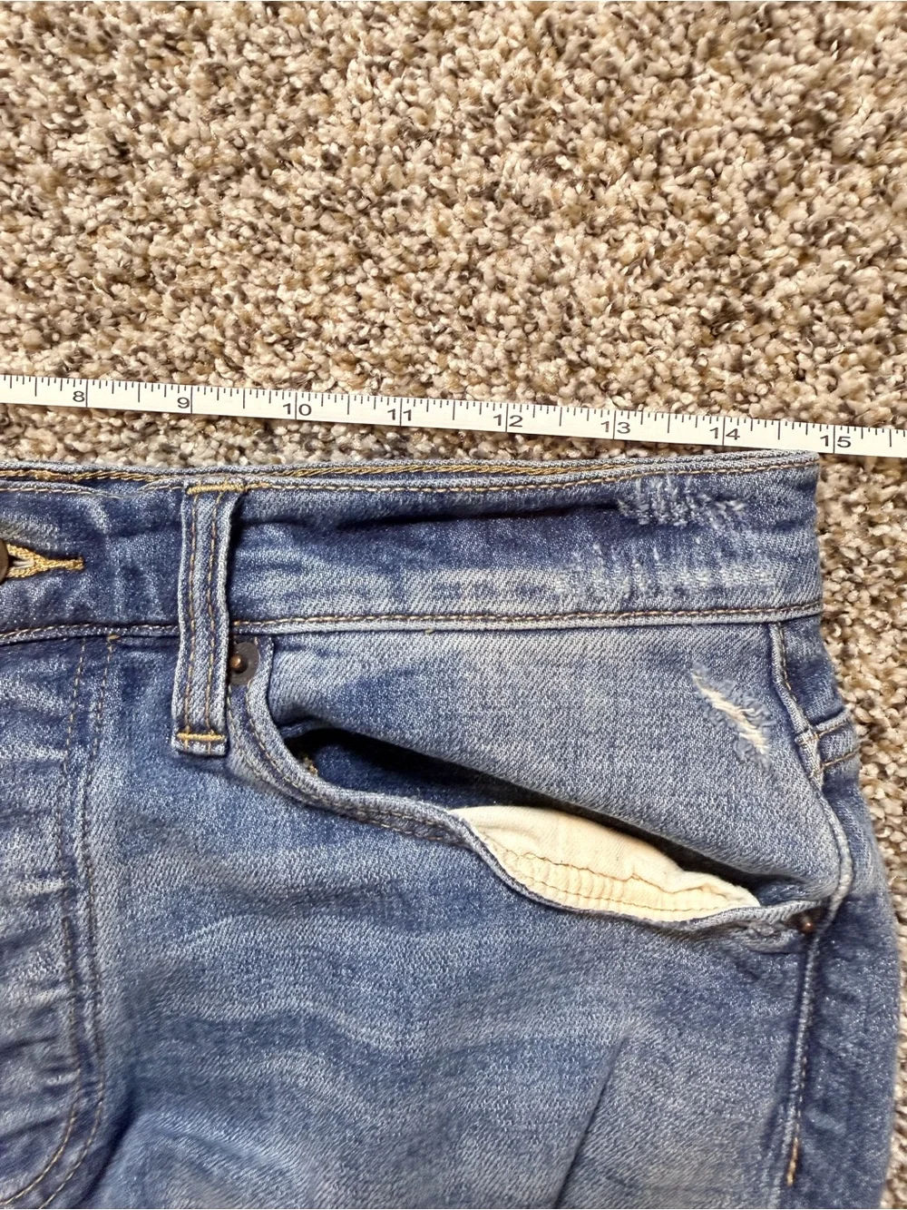 Boyfriend Jeans in Light Blue with Knee Rips